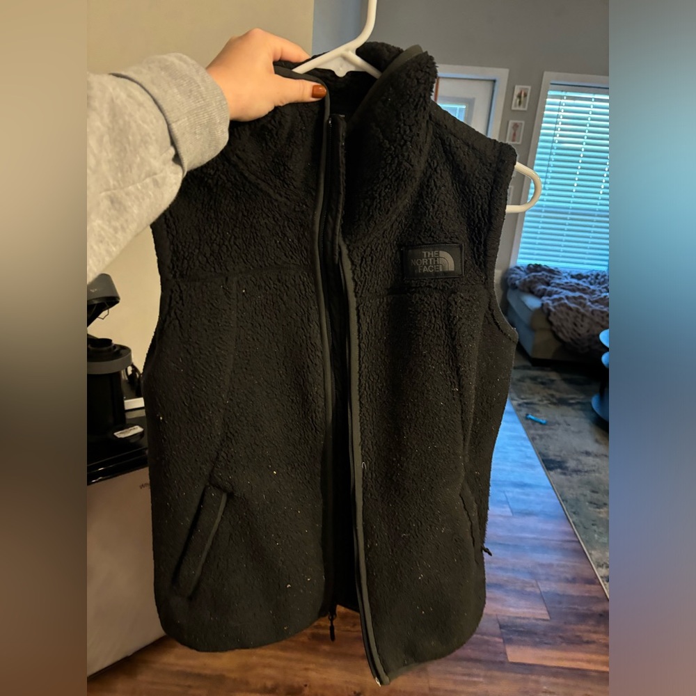 Women’s size medium North Face sherpa fleece vest